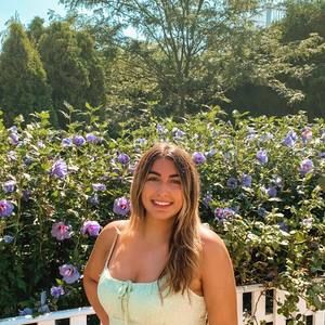 Meet your Posher, Lara